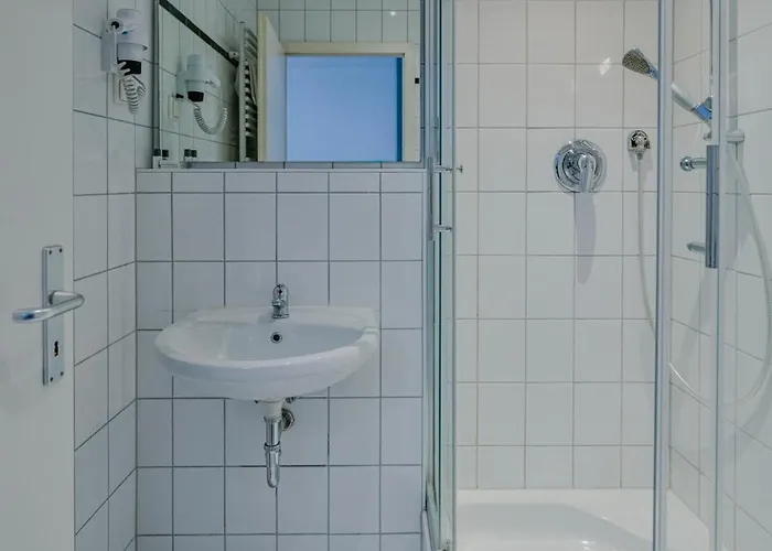 מלון Mondial Comfort - Frankfurt Centre 3*