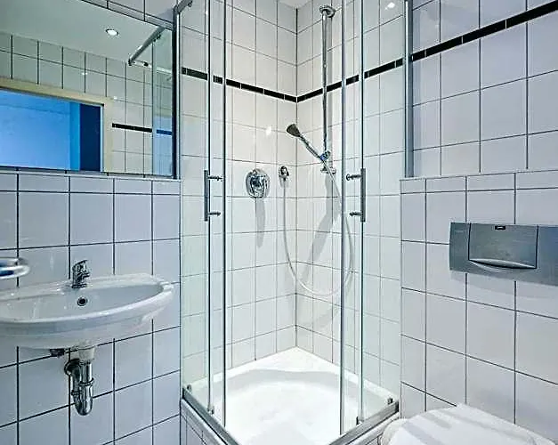 Mondial Comfort - Frankfurt Centre 3*