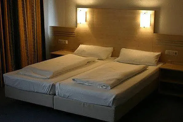 מלון Mondial Comfort - Frankfurt Centre 3*